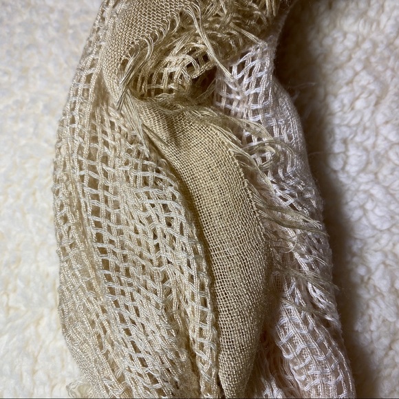 Beauftul Tan & Cream/Light Brown Scarf - Picture 2 of 7